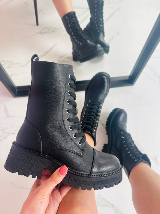 Anaïs Black Lace-Up Boots