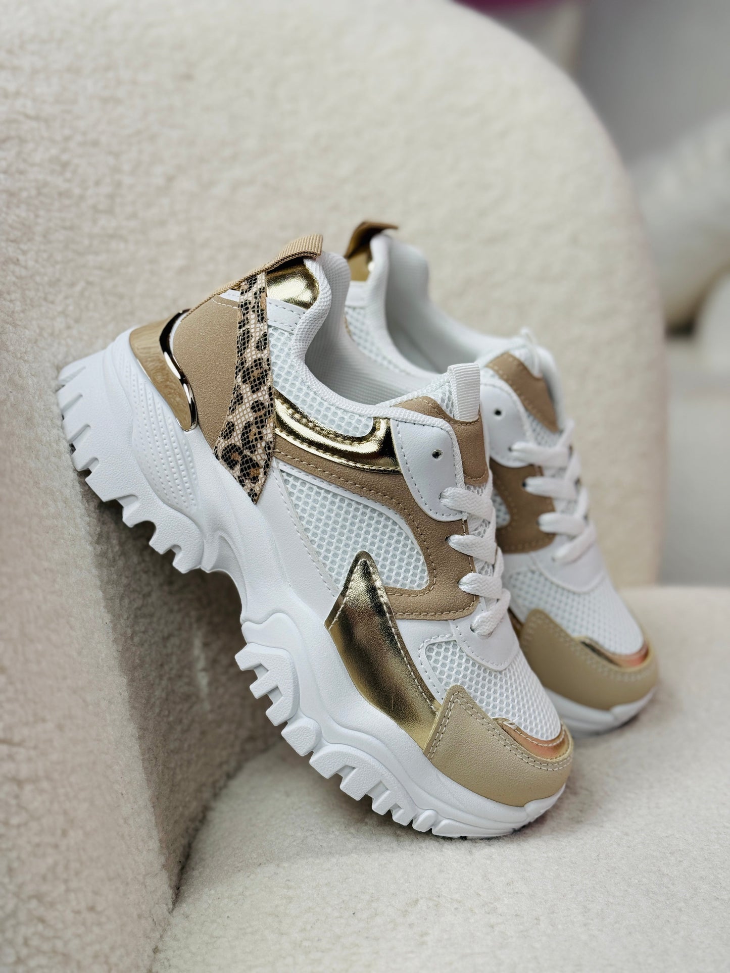 Vesna White Sneaker