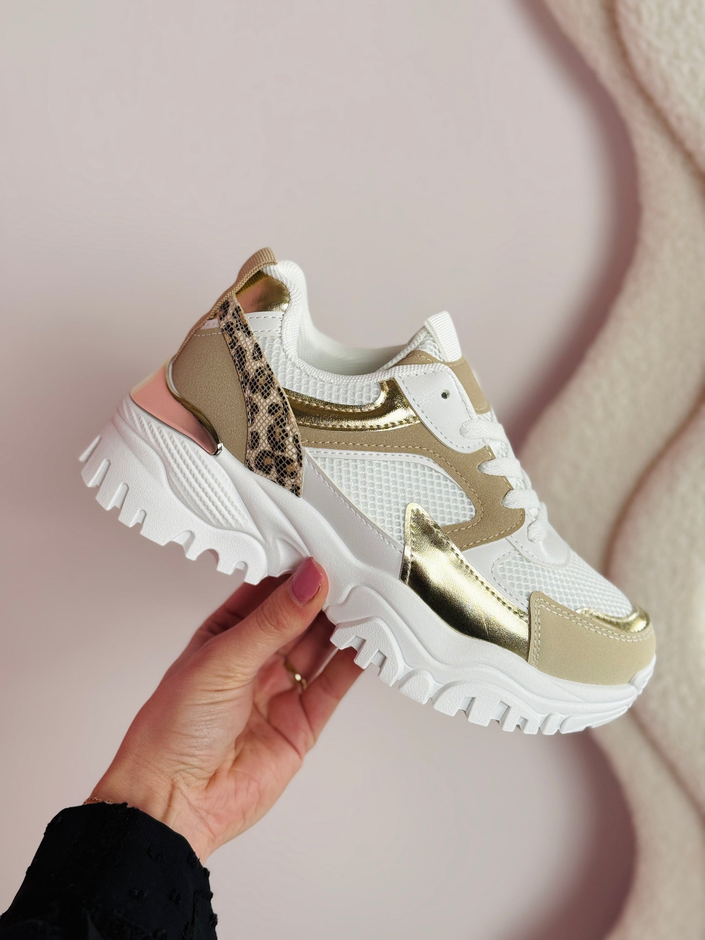 Vesna White Sneaker