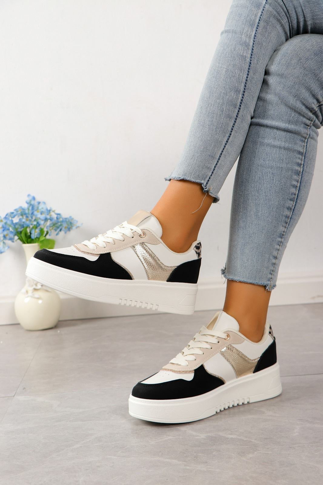 2165 Black Sneaker