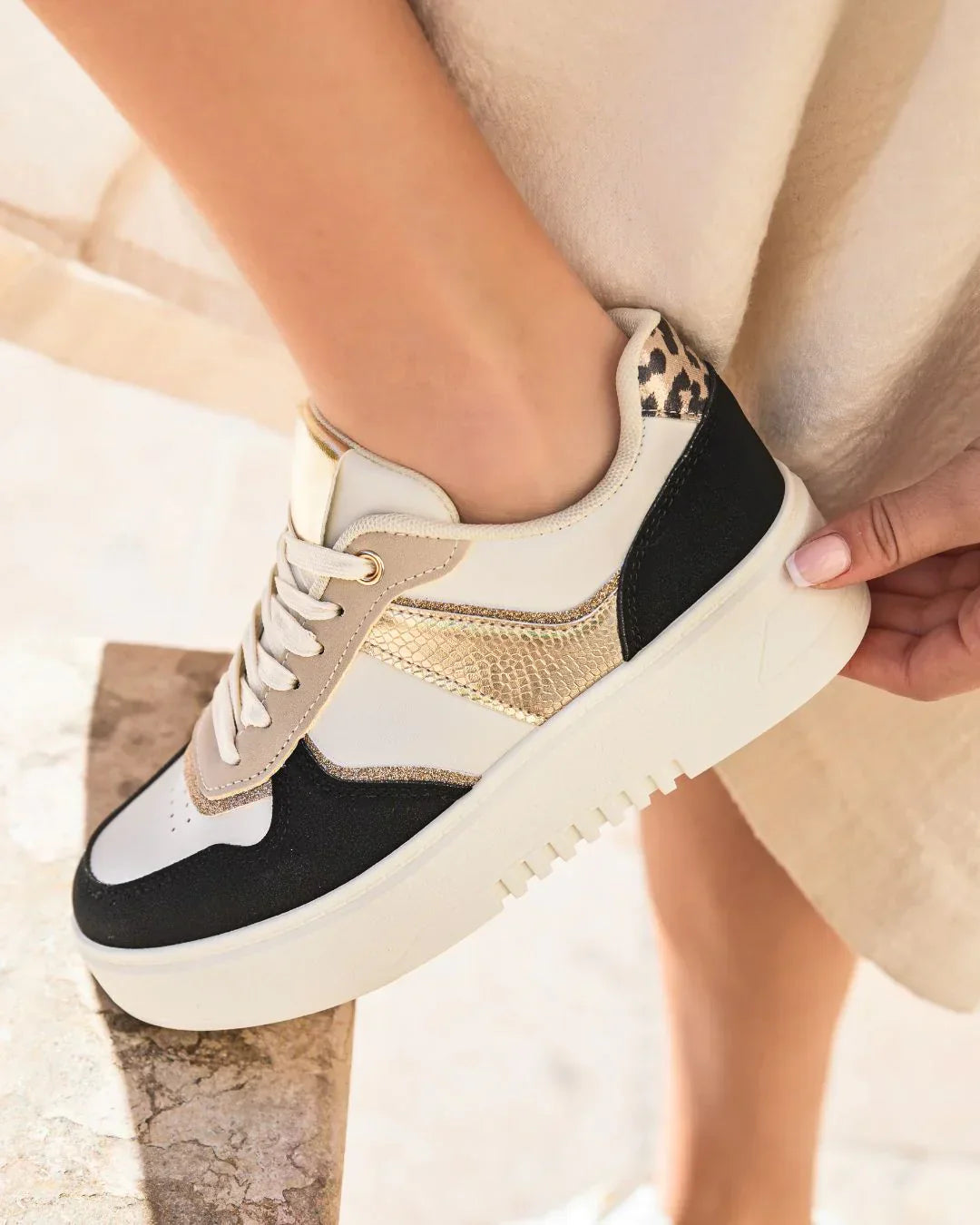 2165 Black Sneaker