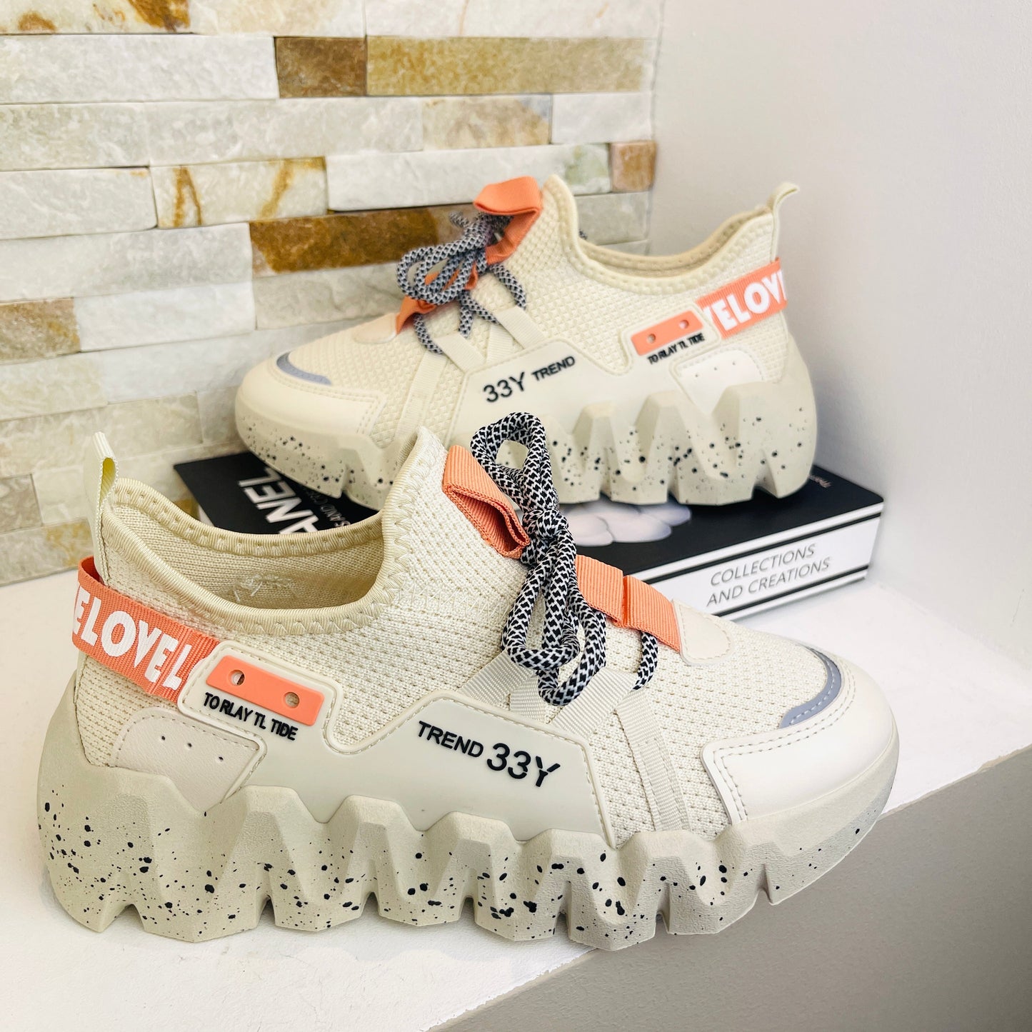 YY92 Beige Sneaker