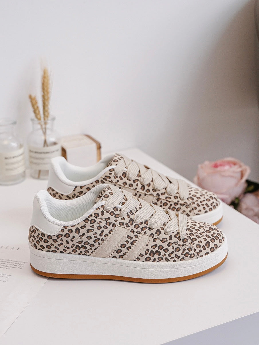 Viral Leo Sneaker