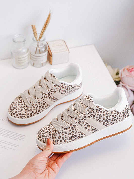 Viral Leo Sneaker