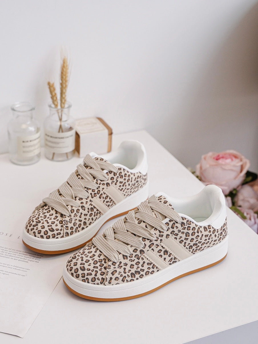Viral Leo Sneaker