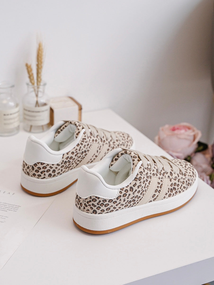 Viral Leo Sneaker