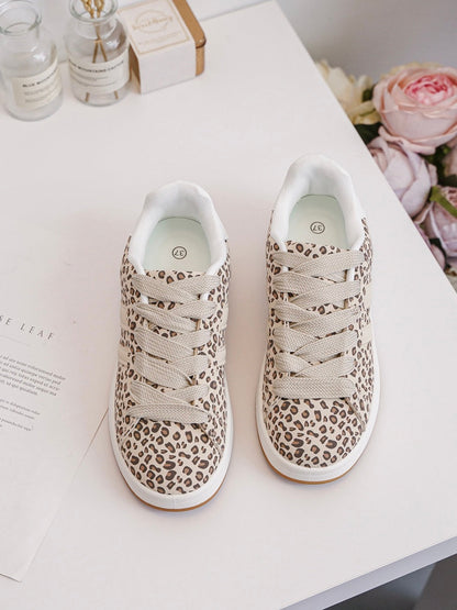 Viral Leo Sneaker