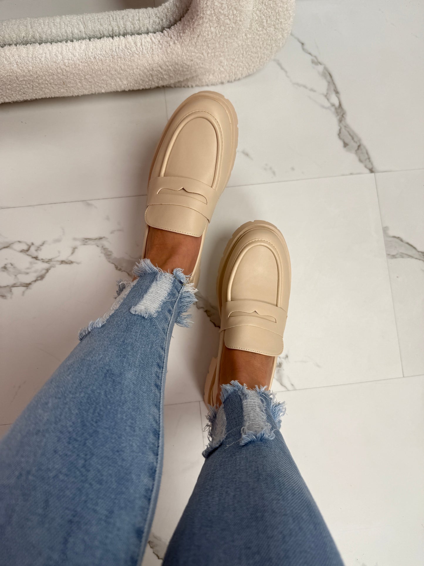 Sasyaa Beige Loafer
