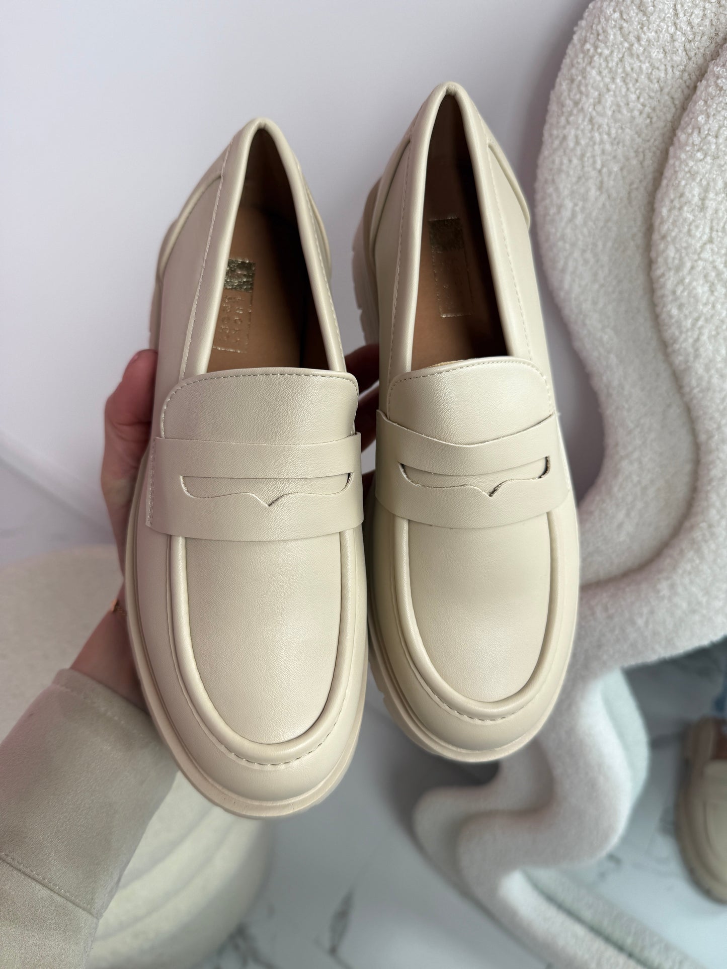 Sasyaa Beige Loafer